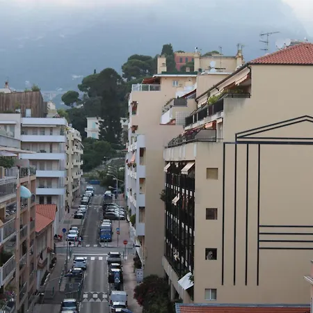 Le Must ! Admiral Plaza * Μεντόν