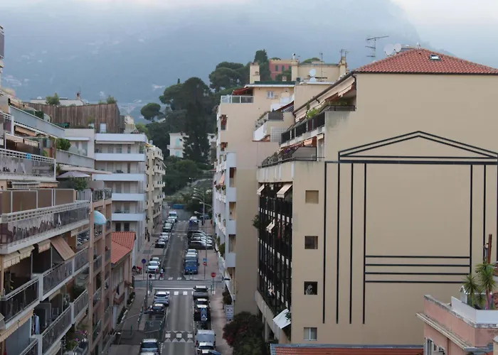 Le Must ! Admiral Plaza * Μεντόν